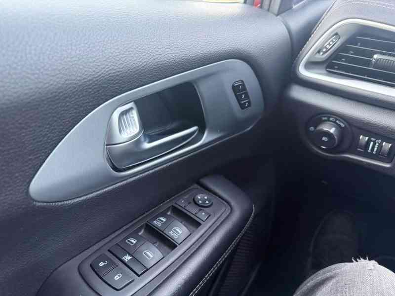 Chrysler Pacifica 3,6 4x4 AWD SType Radar 2022 - foto 18