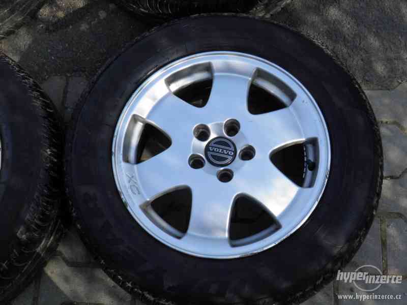 Alu kola 5X108 originál VOLVO XC 70 s pneu 215/65R16 - foto 3
