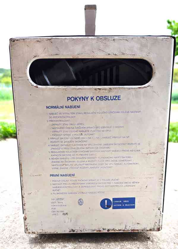 univerzální nabíječ NB 22 M; 0 až 24V / 25A - foto 2