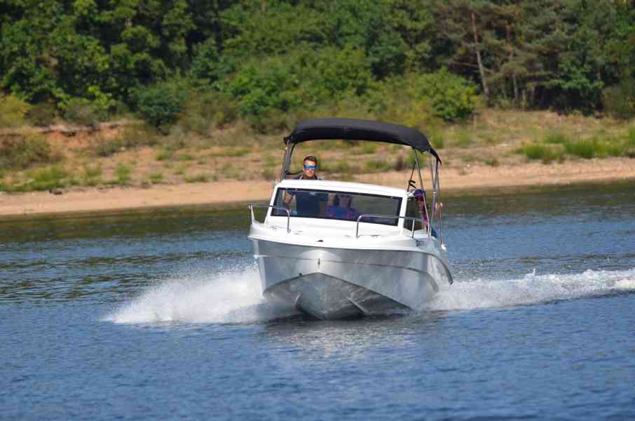 Nový motor. člun Remus 525ST + Mercury F 80 - foto 2
