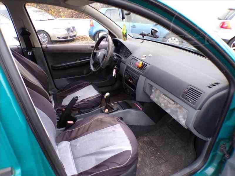 Škoda Fabia 1,2 HTP - foto 11