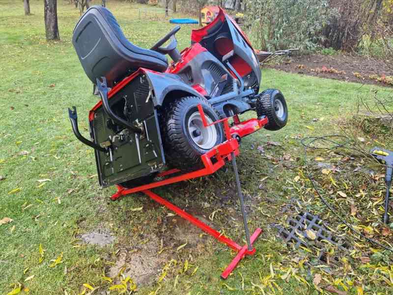 Univerzální zvedák pro zahradní traktory - foto 4