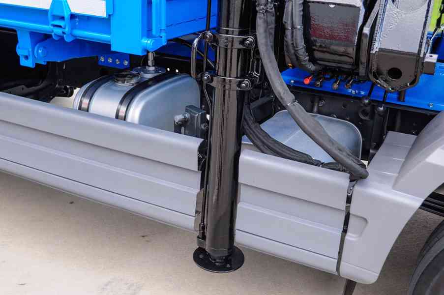 MERCEDES ATEGO 1523 TŘÍSTRANNÝ SKLÁPĚČ + HYDRAULICKÁ RUKA - foto 13