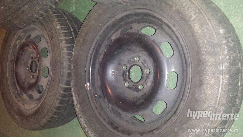 ocelové disky 5x100 s letními pneu 195/65 R15 - foto 2