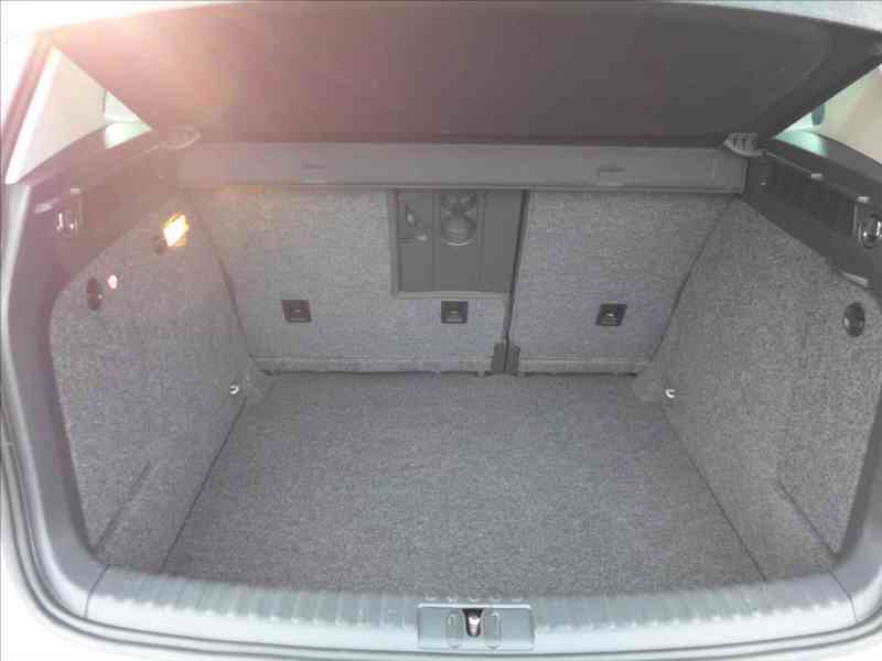 Volkswagen Tiguan 2,0 TDI HIGHLINE 1.MAJITEL - foto 8