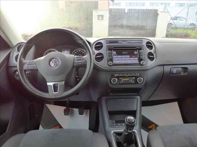 Volkswagen Tiguan 2,0 TDI HIGHLINE 1.MAJITEL - foto 7