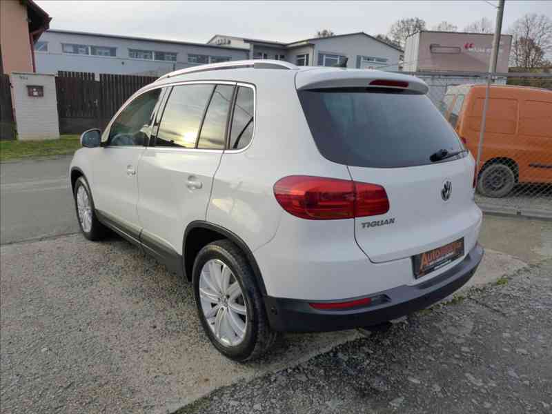 Volkswagen Tiguan 2,0 TDI HIGHLINE 1.MAJITEL - foto 4