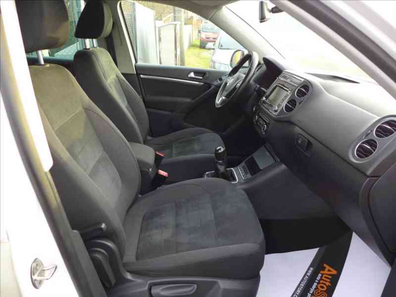 Volkswagen Tiguan 2,0 TDI HIGHLINE 1.MAJITEL - foto 10