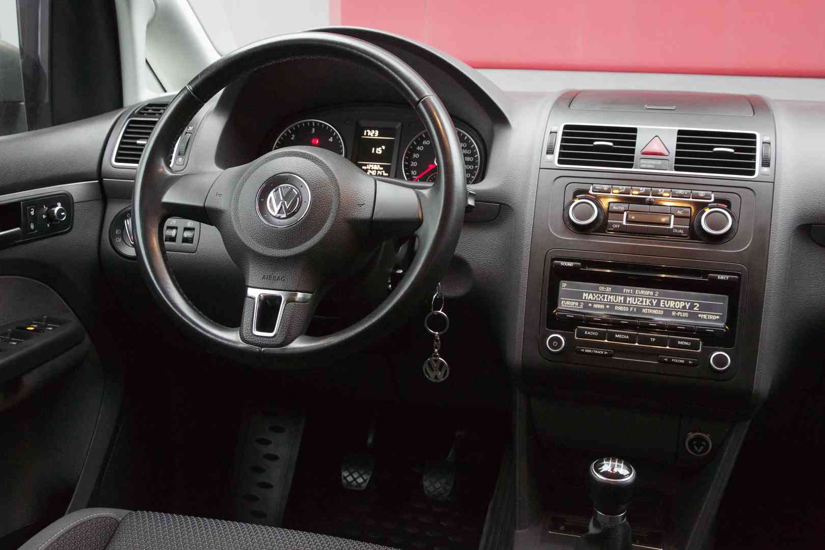 Volkswagen Touran Comfortline 2011 1.6TDI - 77kW, Manuál - foto 16