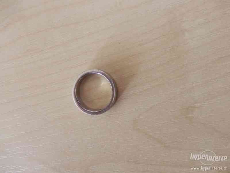 prsten z chirurgické oceli - foto 2