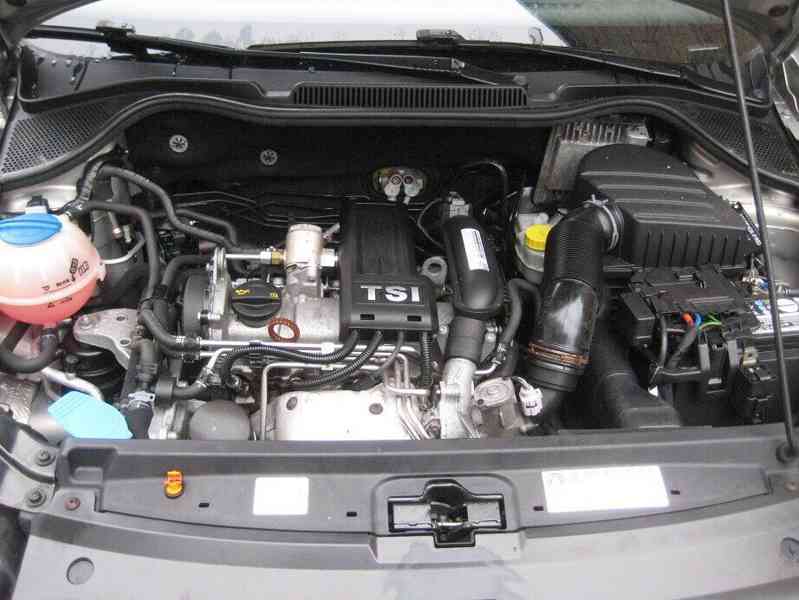 Volkswagen Polo Cross 1.2i benzín 77kw - foto 5