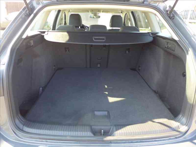 Volkswagen Golf 2,0 TDI VIRTUAL,LED,DPH,1.MAJ - foto 8