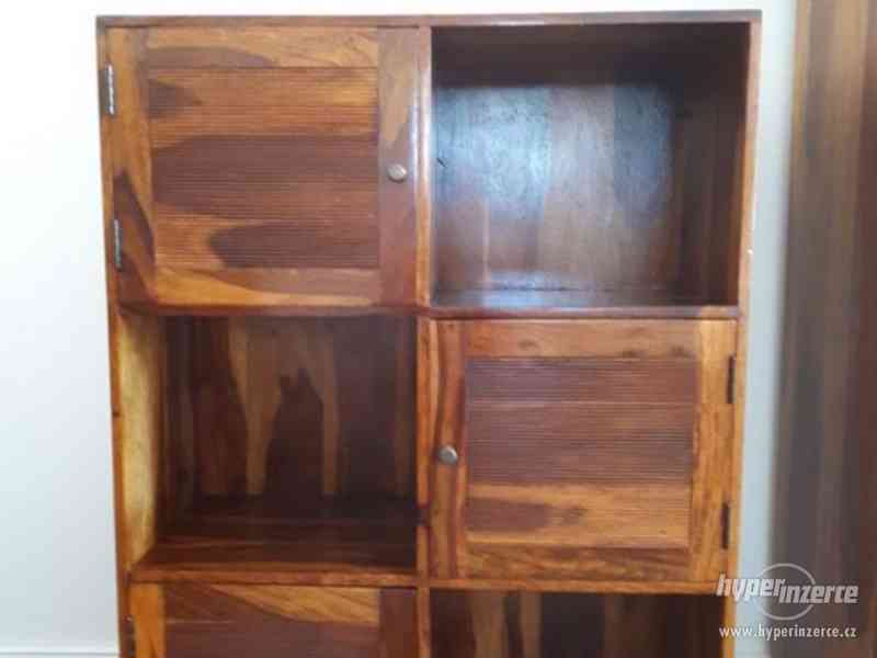 Nábytek palisandr - knihovna,komoda,stolek,skříň - foto 9