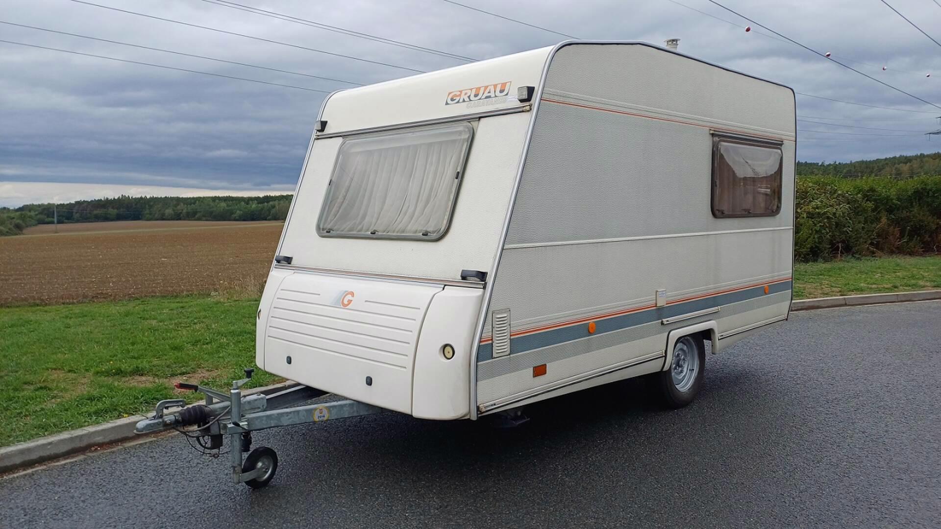 Karavan CRUAU Floreal 370 + předstan + 100 km + nová STK - foto 1