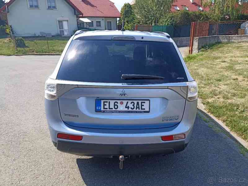 Mitsubishi Outlander 2,0   PHEV 4×4 – plug-in hybrid - foto 7
