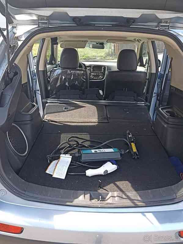 Mitsubishi Outlander 2,0   PHEV 4×4 – plug-in hybrid - foto 6