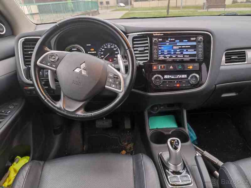 Mitsubishi Outlander 2,0   PHEV 4×4 – plug-in hybrid - foto 5