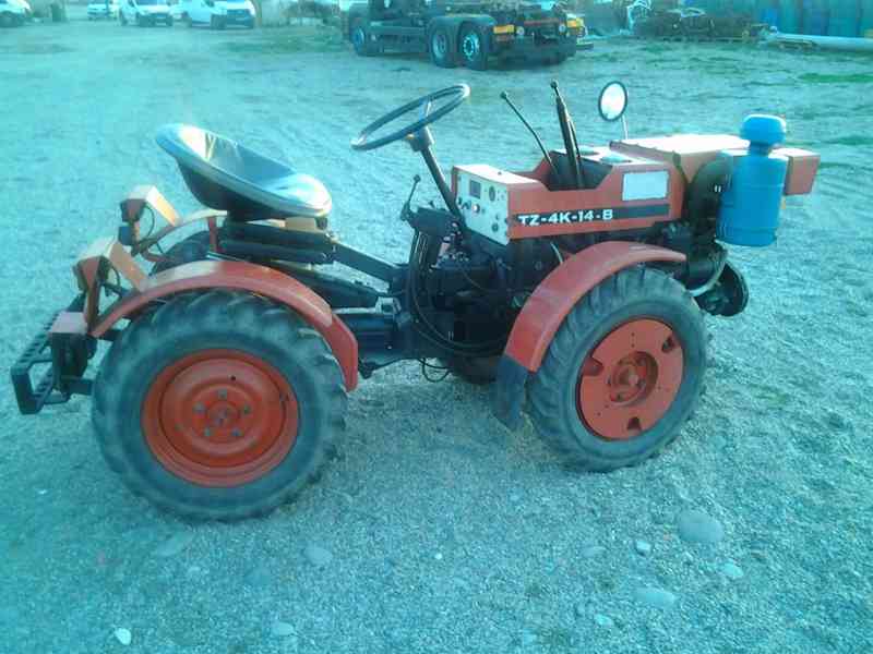 Dieselový kloubový traktor Tz-4k - foto 10