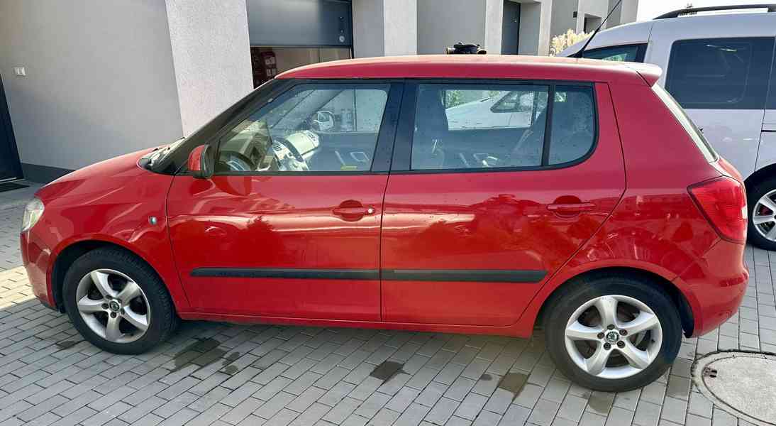 Škoda Fabia II 1.4 16V (63 kW), r.v. 2009, klima, el. okna - foto 4