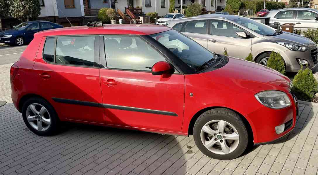 Škoda Fabia II 1.4 16V (63 kW), r.v. 2009, klima, el. okna - foto 5