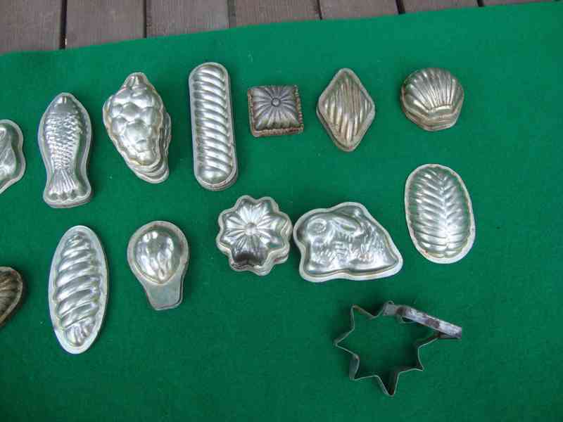 Retro starožitné formičky formy na cukroví Pracny 108 ks - foto 3