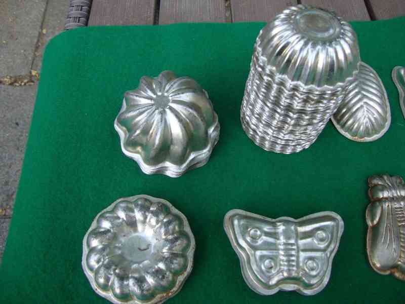 Retro starožitné formičky formy na cukroví Pracny 108 ks - foto 4