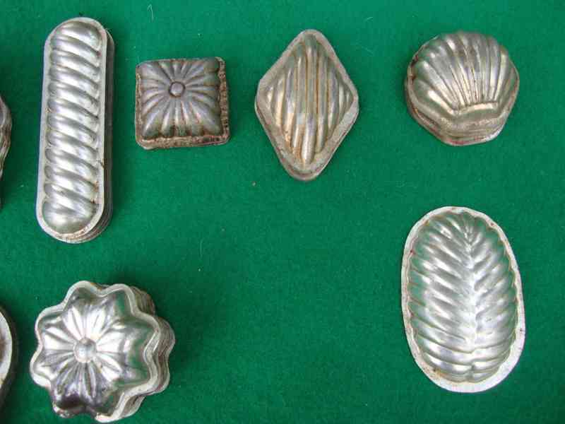 Retro starožitné formičky formy na cukroví Pracny 108 ks - foto 9