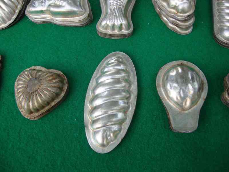 Retro starožitné formičky formy na cukroví Pracny 108 ks - foto 11