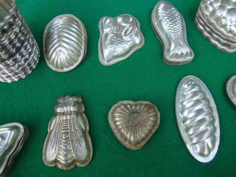 Retro starožitné formičky formy na cukroví Pracny 108 ks - foto 5