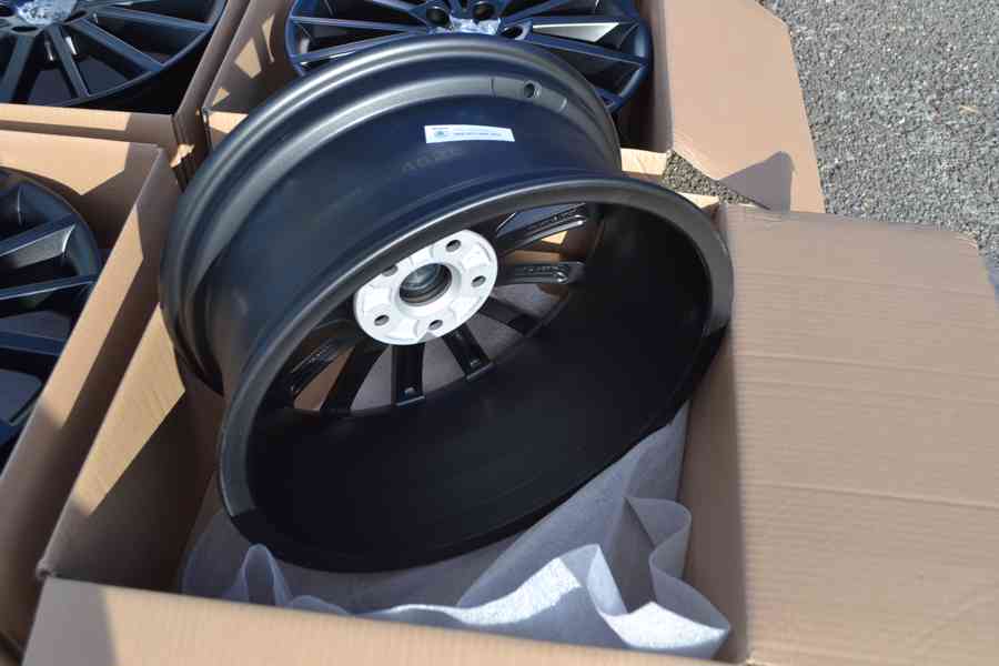 Škoda Octavia III – NOVÉ 18 Alu disky 7Jx18 ET51, black,  - foto 25
