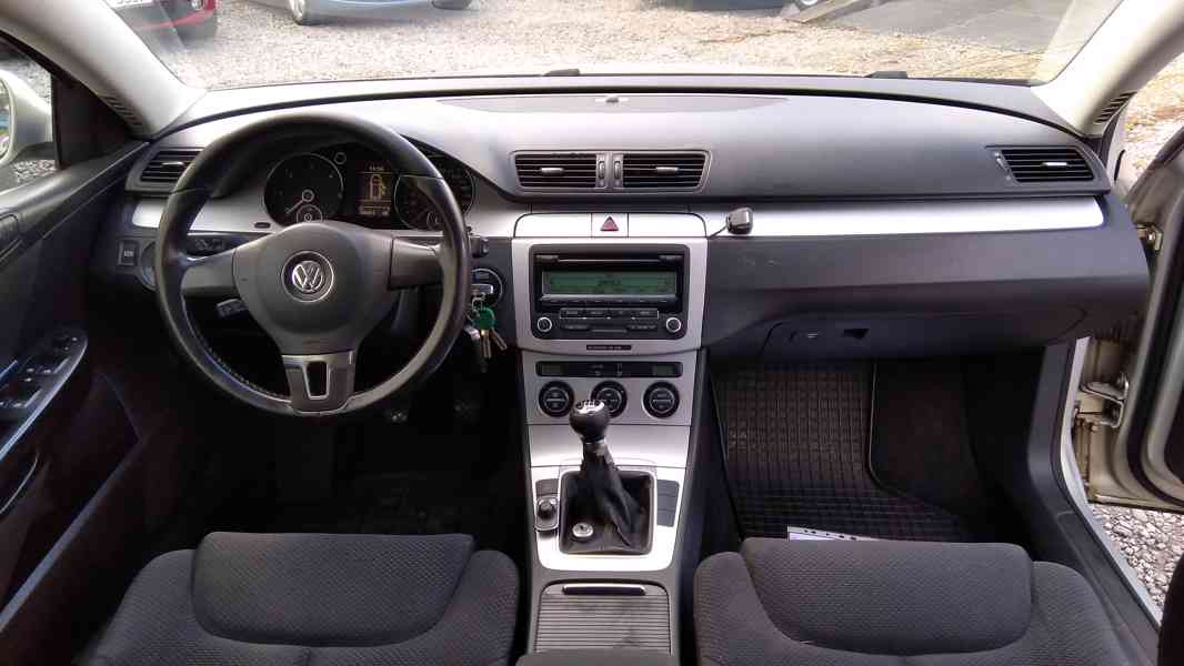 VOLKSWAGEN Passat Variant 2,0TDI Comfortline ČR - foto 16