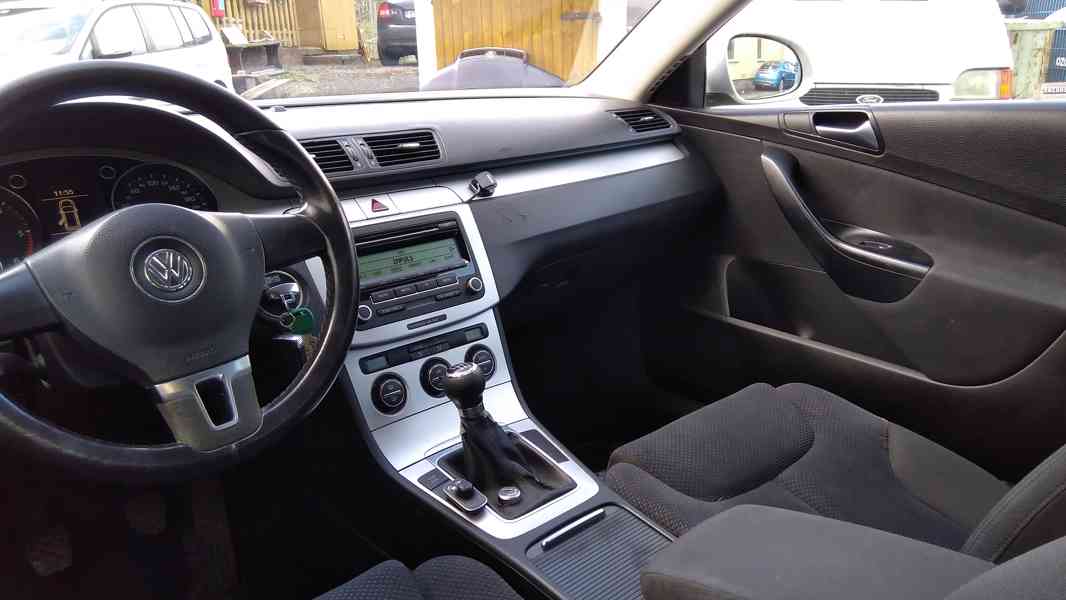 VOLKSWAGEN Passat Variant 2,0TDI Comfortline ČR - foto 20