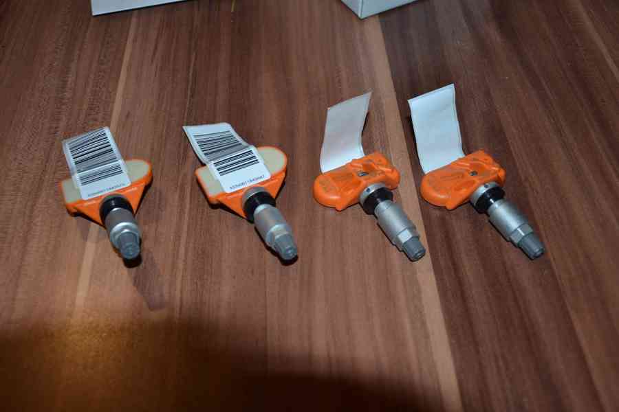 Sada 4ks NOVÉ ORIG.čidla tlaku TPMS + ventilky - foto 1