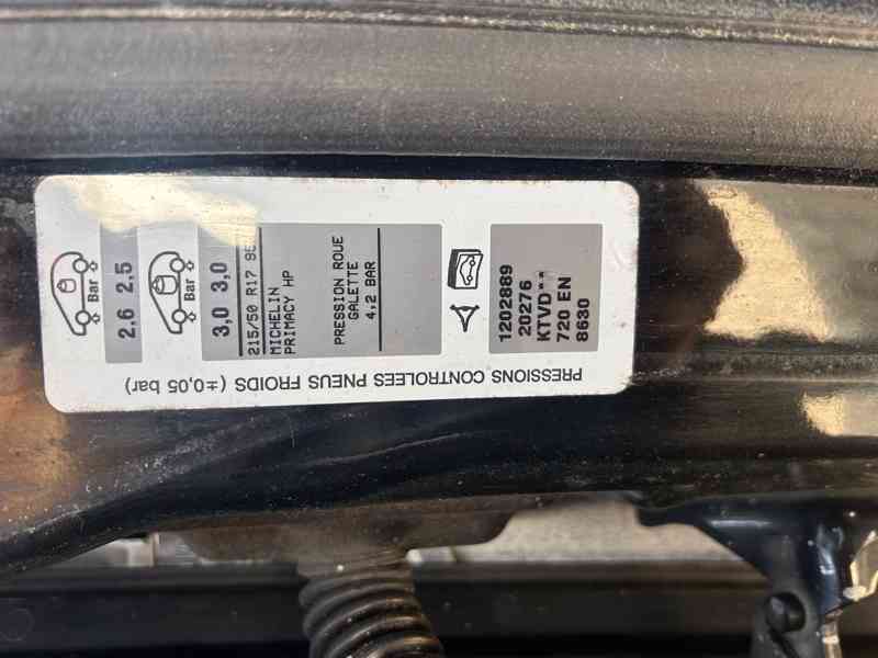 Peugeot 5008 2,0 HDI 110KW RHE r.2010 prodám díly - foto 7