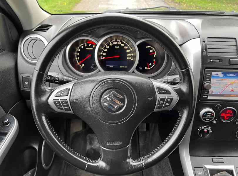 Suzuki Grand Vitara 2.4i benzín 124kw - foto 15