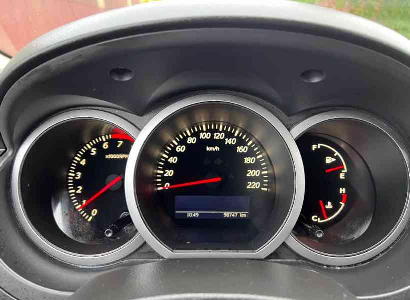 Suzuki Grand Vitara 2.4i benzín 124kw - foto 16