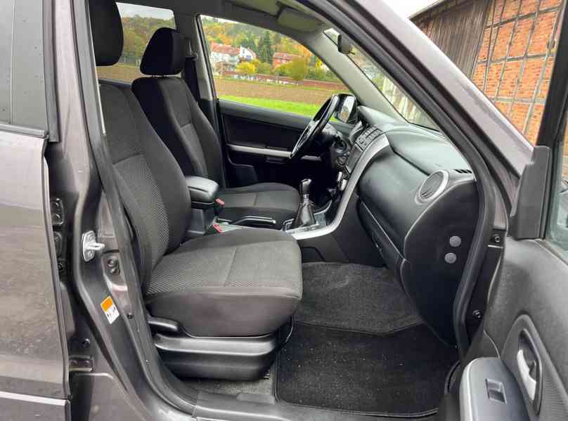 Suzuki Grand Vitara 2.4i benzín 124kw - foto 12