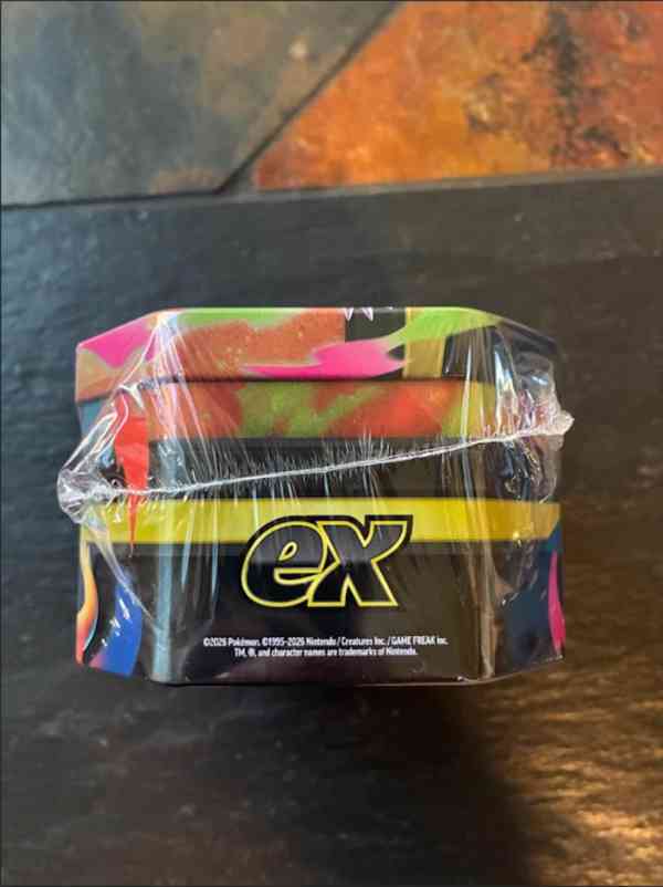  Pokemon TCG: Mega Charizard Tin - foto 3