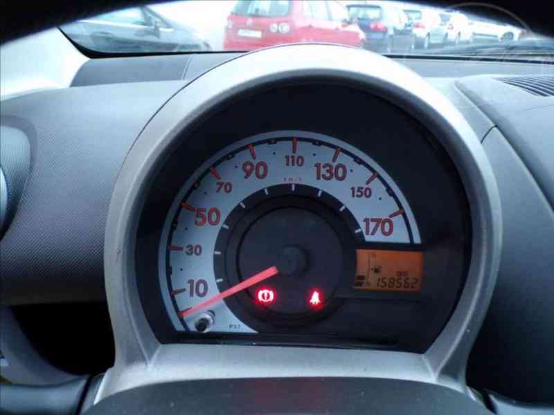 Citroën C1 1,0 i POSILOVAČ ŘÍZENÍ - foto 5