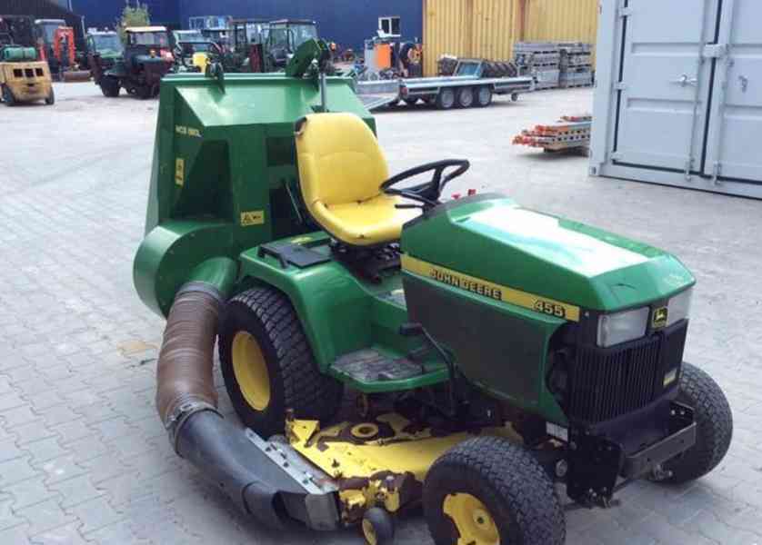 Zahradní sekačka John Deere 455 - foto 3