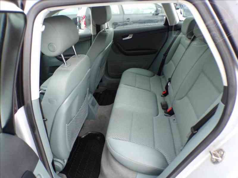 Audi A3 1,6 TDI SPORTBACK,XENONY - foto 7