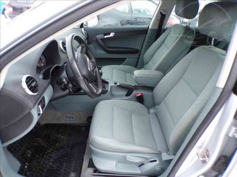 Audi A3 1,6 TDI SPORTBACK,XENONY - foto 6