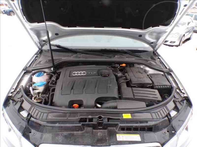 Audi A3 1,6 TDI SPORTBACK,XENONY - foto 12