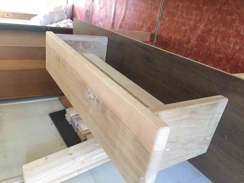 Interiéróvá lavice z masivu  - foto 3