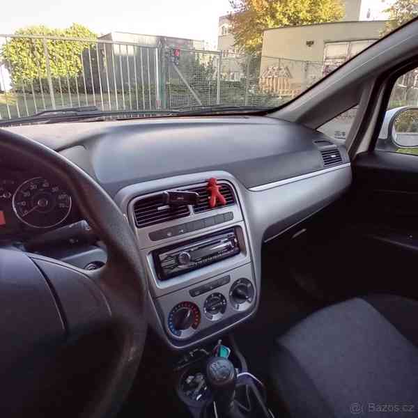 Fiat Punto 1,2   51 kw 2013 129 000 km - foto 17