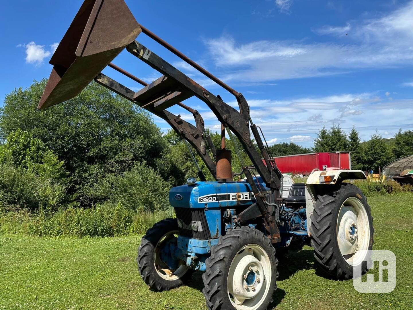 Traktor Ford 3900 4x4 - foto 1