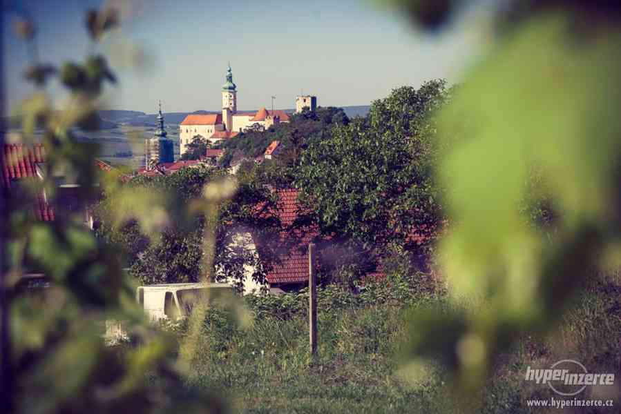 Pozemek v Mikulově s výhledem na Svatý kopeček - foto 2