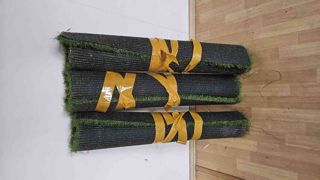 Travní koberec, umělý trávník, tři menší kusy viz foto - foto 2