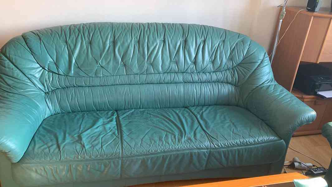 Prodám starší koženou sedačku ve velmi dobrém stavu - foto 2