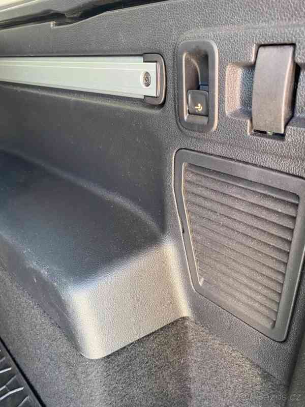Volkswagen Touran 2,0   tdi 110kw R-line DSG - foto 11